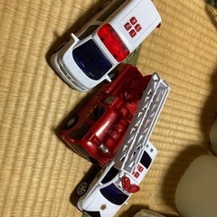 音光付きパトカー　消防車　救急車の画像