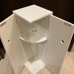 コーナートイレ収納ラック ＜１６×１６ｃｍ＞ トイレ収納 サニタリーコーナーラック 隙間収納 人気 シンプル おしゃれ スリム 隠す 省スペース お手洗い 整理棚    の画像