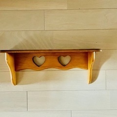 【USED美品】アンティーク調無垢ウォールシェルフ（ハート）の画像