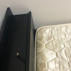 シングルマットとコンセント付きベッドの画像