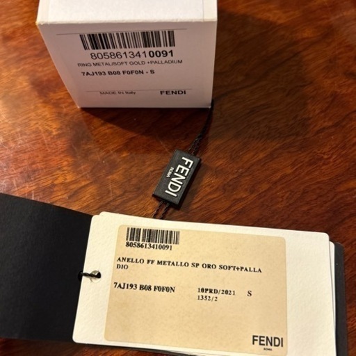 FENDIの指輪