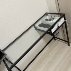 ガラス天板　IKEA デスクの画像