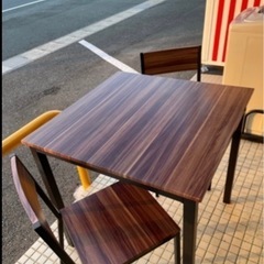 金曜日まで3,200テーブル
セットの画像