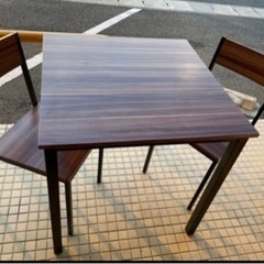 金曜日まで3,200テーブル
セットの画像