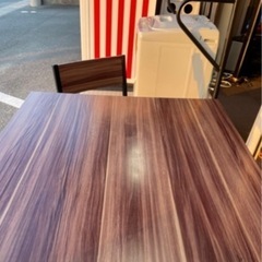 金曜日まで3,200テーブル
セットの画像