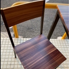 金曜日まで3,200テーブル
セットの画像