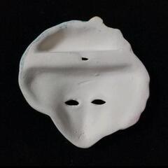 アンティーク 陶器 仮面 ブローチ 帯留め 素材  レトロの画像