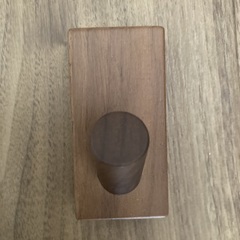 【無印良品】 壁に付けられる家具 フック ウォールナット材の画像