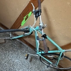 大人用自転車ロードバイクの画像
