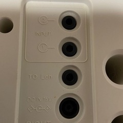 スピーカーとＡＣアダプターのセットの画像
