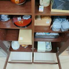 書棚☆木製、、ガラス扉、引き出し、本棚、収納【浜村鹿野温泉ICから3分 買取本舗 宮本リサイクル 営業時間9～19時 定休日水曜のみ←連絡できませんm(_ _)m】の画像