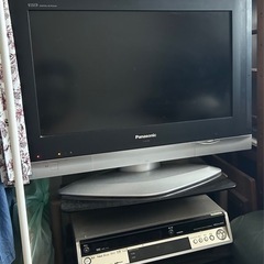 テレビ，テレビ台、デッキ