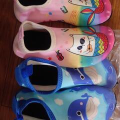 海用の靴と浮き輪