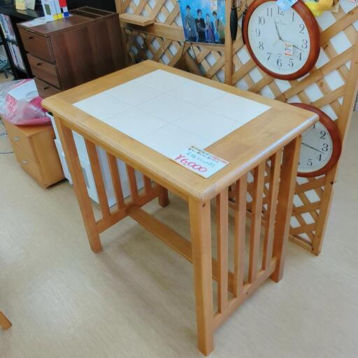 天板タイルの料理用カウンター机✨オシャレ家具、木製机家具【浜村鹿野温泉ICから3分 買取本舗 宮本リサイクル 営業時間9～19時 定休日水曜のみ←連絡できませんm(_ _)m】