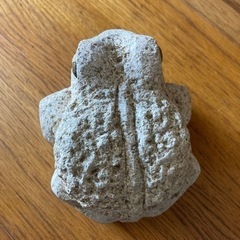 かえる石の置物の画像