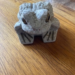 かえる石の置物
