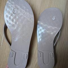 【新品未使用】HUNTERのサンダルの画像