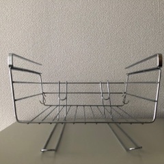 取引中　棚下に吊るすステンレスラックの画像