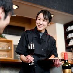 琉華彩苑でのレストランスタッフの画像