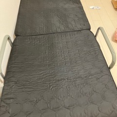折りたたみシングルベッドの画像