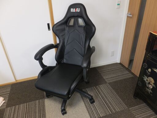★【引き取り限定～早いもの勝ち！】振動機能付ゲーミングチェァ（黒）収納式フットレスト付★
