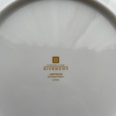 GIVENCHYデザインプレートの画像