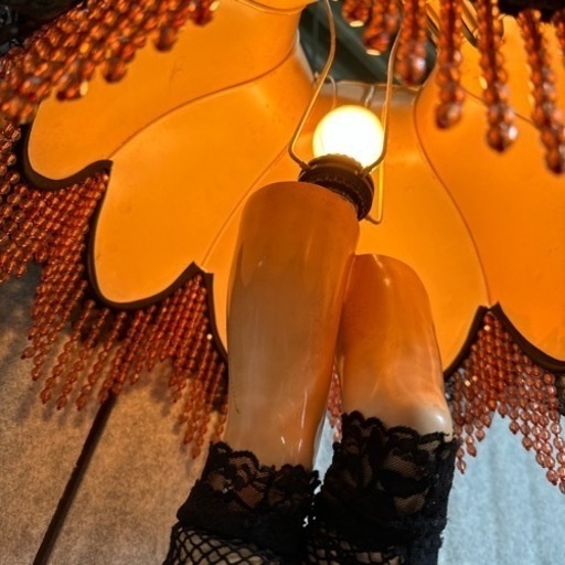 セクシーレッグランプ レトロ オシャレ 赤 網タイツ