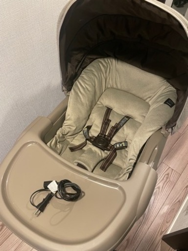 【受渡し決定済】コンビ　電動ハイローチェア