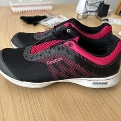 スニーカー　Reebox EASYTONE　の画像