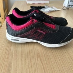 スニーカー　Reebox EASYTONE　の画像