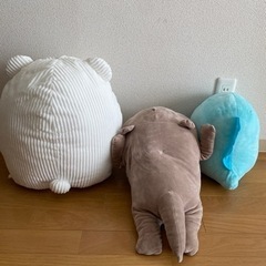 すみっコぐらしとカワウソのぬいぐるみ
の画像