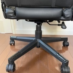 引渡8/22迄）ゲーミングチェアの画像