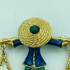 a0601602 ブローチ 花籠 ヴィンテージ エナメル アクセサリー ビンテージ モチーフ コレクション かかし シリアル 1934 中古品の画像
