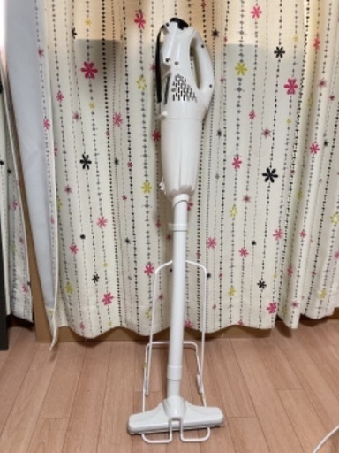 日立工機掃除機（ニトリの掃除機スタンド付き）
