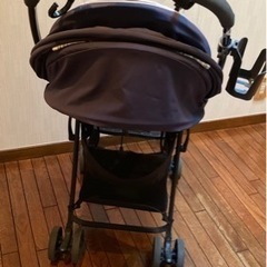 aprica ベビーカーの画像