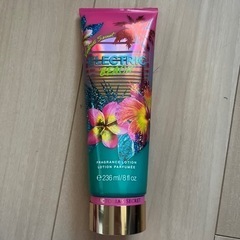 VictoriaSecret のボディークリーム2本セットの画像