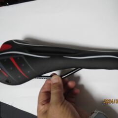 新品未使用、自転車用サドル　スポーツタイプ  LIETU製の画像
