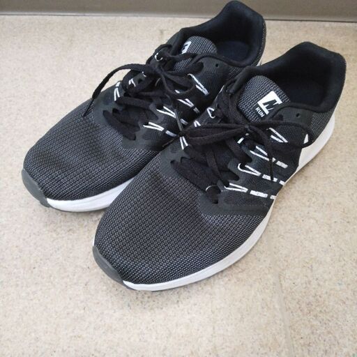 NIKEスニーカー27.5センチあまり履いてないです
