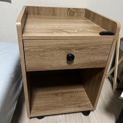 サイドテーブル