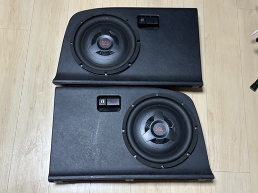 サブウーハー、アンプ、ケーブル、ラゲッジパネルセット