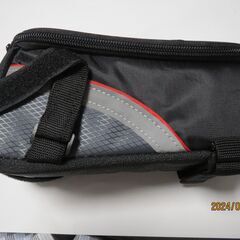 新品未使用品、自転車フレームバッグ。トップチューブバッグ、スマホやミュージックプレイヤーの収納バッグの画像
