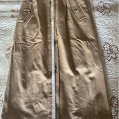 美品
スカートの画像