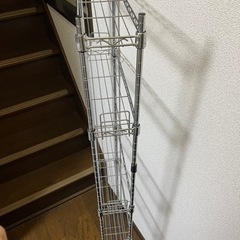 細長スチールラックの画像