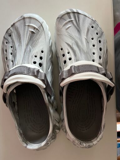 crocs　エコーマーブルクロッグ