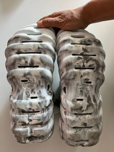 crocs　エコーマーブルクロッグ