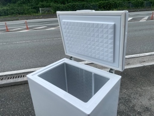■新古品 長期保管品 未使用ですが傷、凹みあり エスケイジャパン 冷凍ストッカー SUF-A142 142L 2021年 735ｘ57