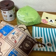 お皿５枚とポーチ2つと空缶とブランケット膝掛けセット、リラックマ...