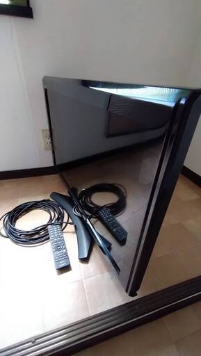 シャープアクオス液晶テレビ32インチ、アンテナコード付き