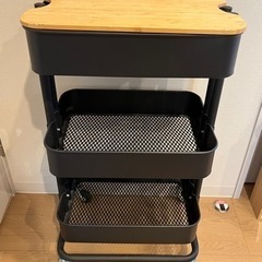IKEA ワゴン　ロースコグ　ボーグスマ　黒の画像