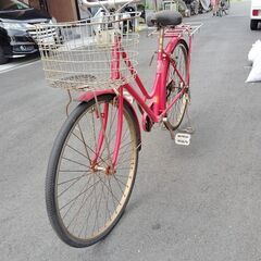 26インチの自転車。色は赤。鍵はあります。ベル鳴ります。ブレーキ...